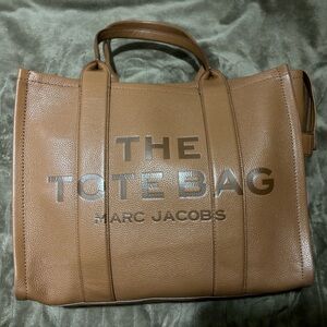 Marc Jacob’s Large Leather TOTE BAG. It has a few blemishes but in good shape.